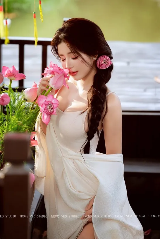 Hot girl Mai Linh 2k2 lại “gây mê” người xem với bộ ảnh “nàng thơ” hết sức ngọt ngào